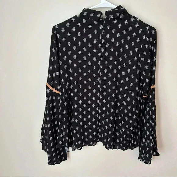 Anthropologie THML Black Pattern Bell Long Sleeve V-Neck Blouse Women’s Small - Picture 7 of 9